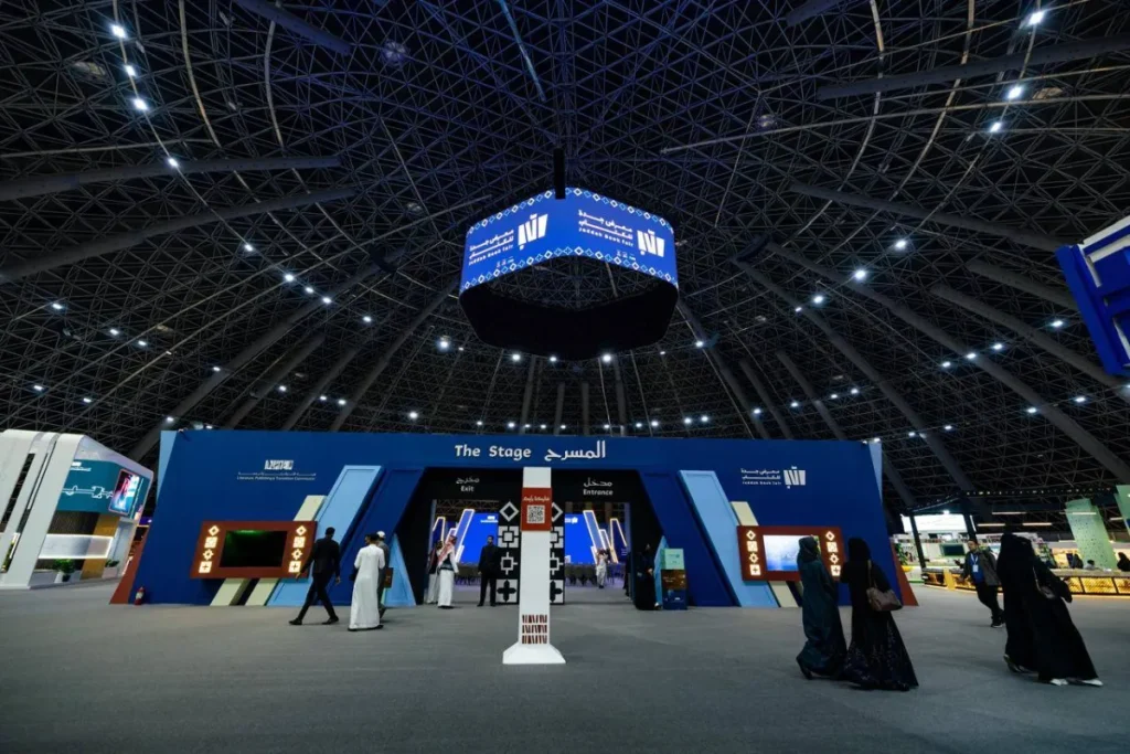 «معرض جدة للكتاب» حراك ثقافي متجدد يجمع الأجيال ويعيد للكتاب مكانه