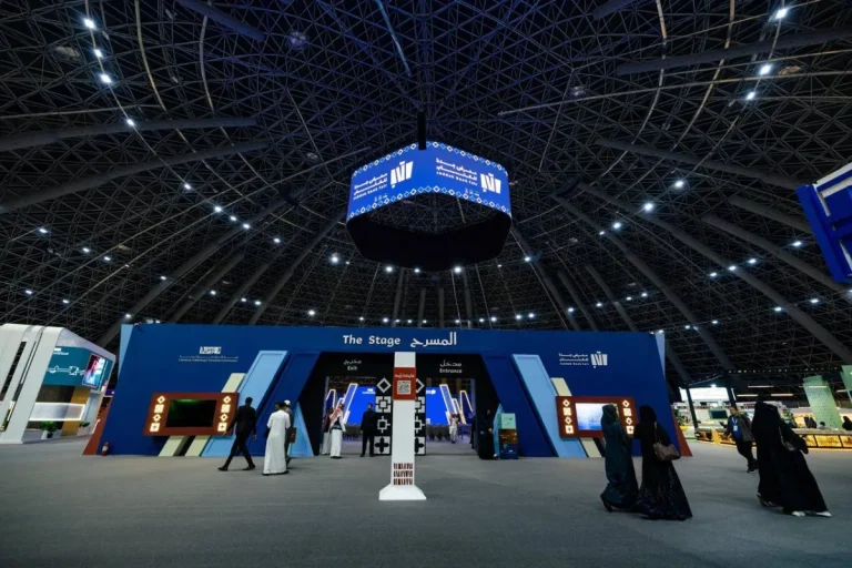 «معرض جدة للكتاب» حراك ثقافي متجدد يجمع الأجيال ويعيد للكتاب مكانه