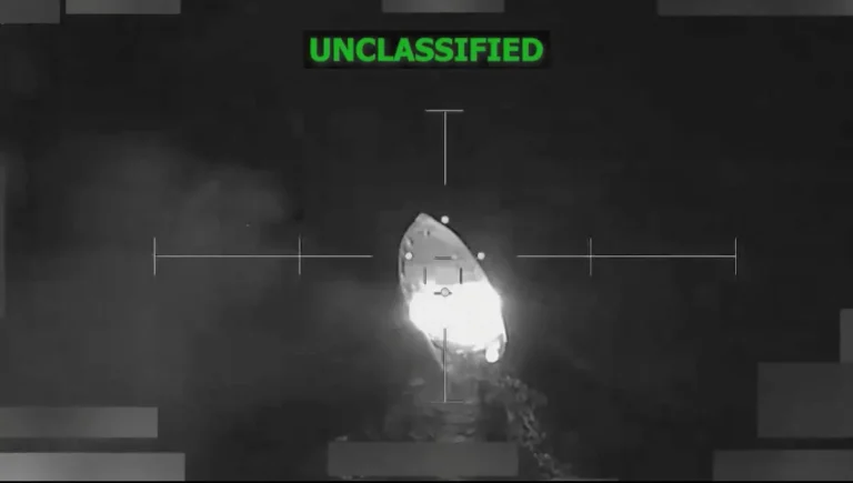 مقتل شخصين بضربة أميركية لقارب يشتبه في تهريبه المخدرات