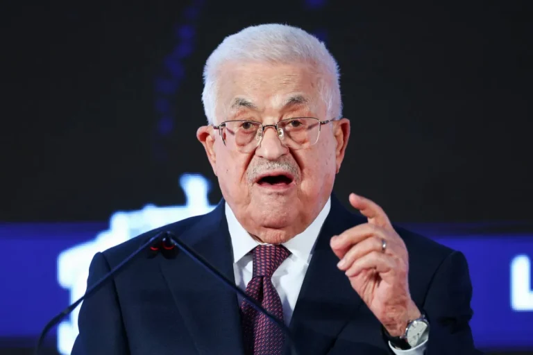 عباس يرفض مخططات إسرائيل في فصل قطاع غزة أو إعادة احتلاله