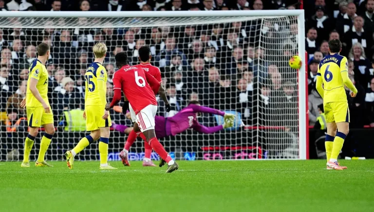 «البريمرليغ»: نوتنغهام يقسو على توتنهام بثلاثية