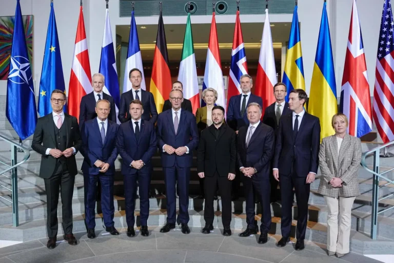 باريس تطالب بضمانات أمنية قوية لكييف قبل بحث مسألة الأراضي