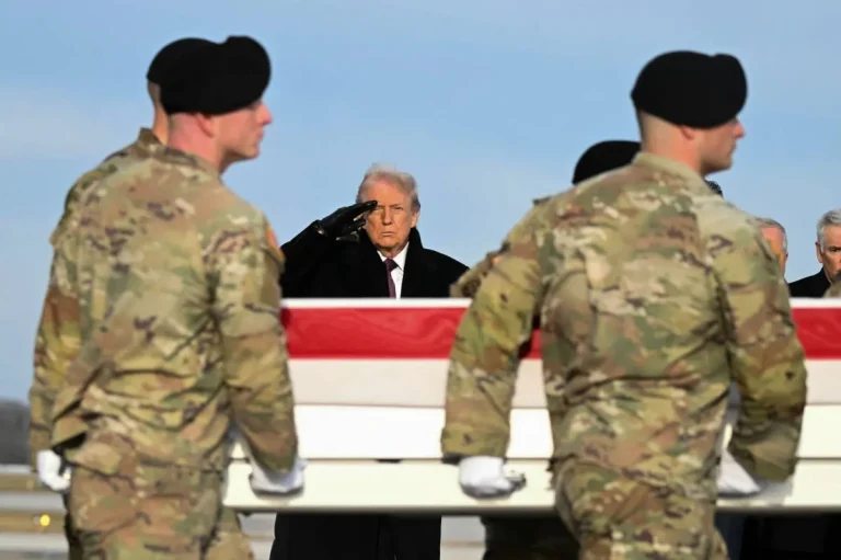 ترمب يحضر مراسم إعادة جثامين 3 أميركيين قتلوا في سوريا