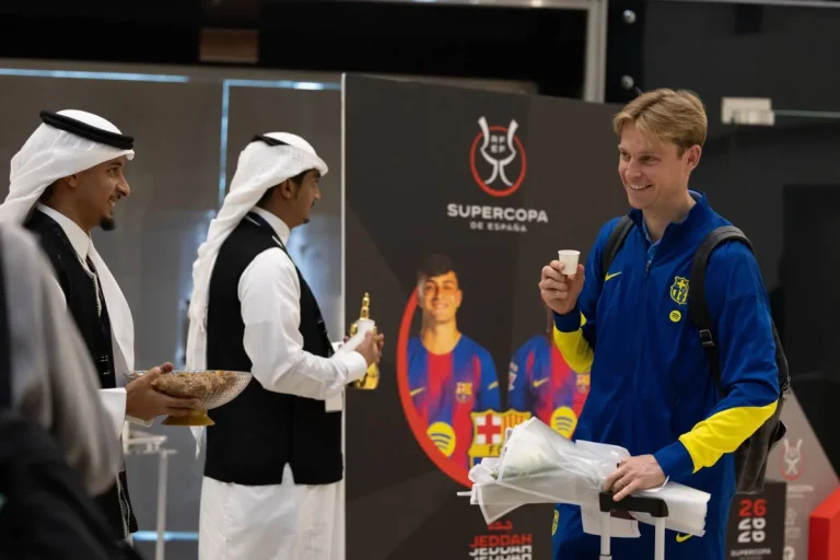 برشلونة يحط رحاله في جدة… ومدخل خاص يفاجئ الجماهير