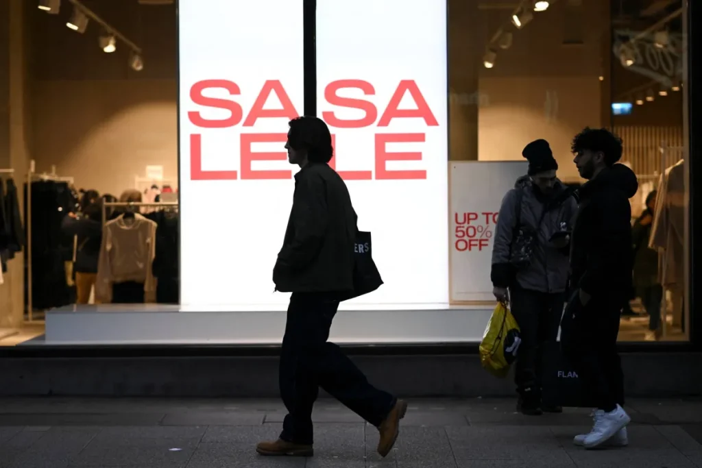 قطاع الخدمات البريطاني يخيّب التوقعات وسط ارتفاع تكاليف المستهلكين