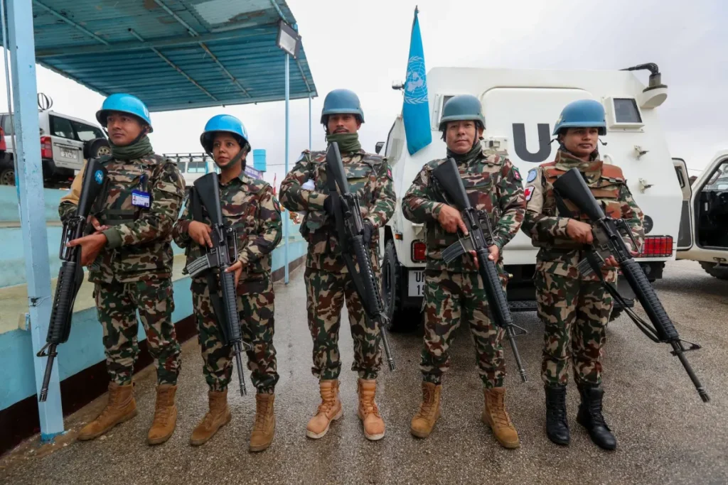 «اليونيفيل»: دبابة إسرائيلية تطلق 3 قذائف قرب دورية دون وقوع إصابات