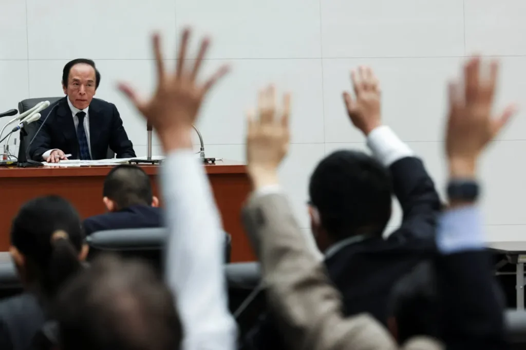 «بنك اليابان» يثبّت الفائدة ويهيئ السوق لمزيد من الرفع