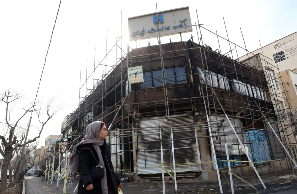 ترمب يحرك «لينكولن»… ويضغط على طهران