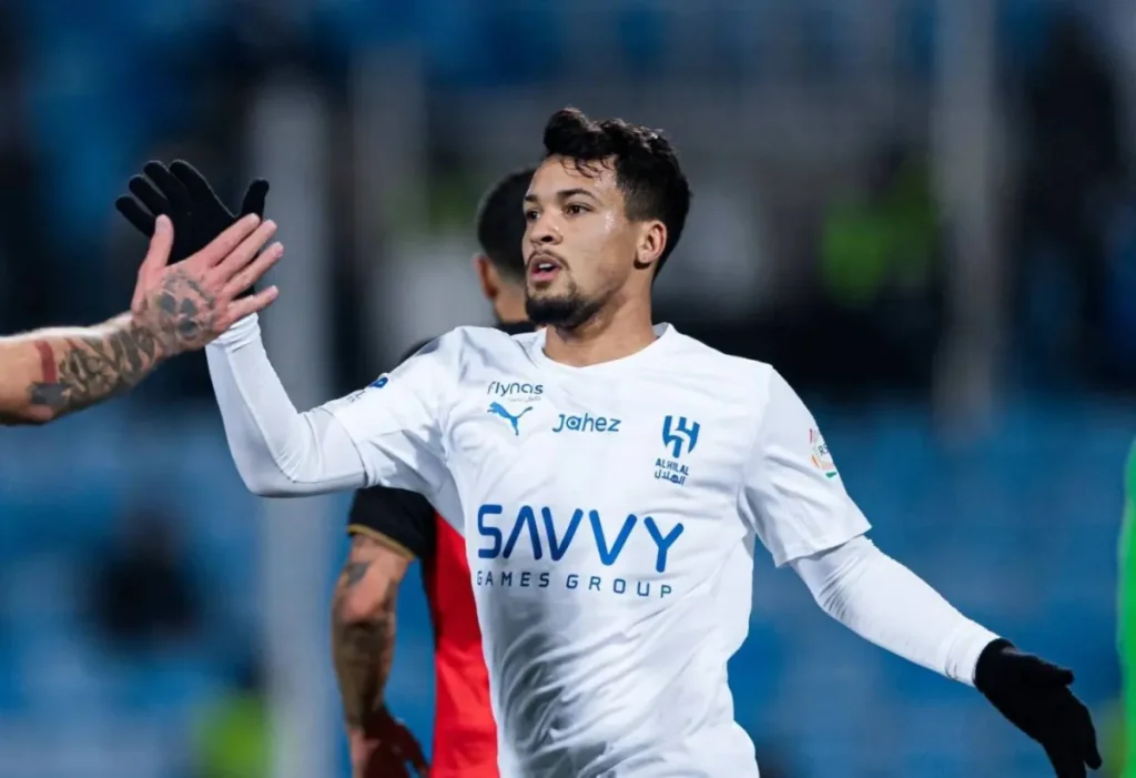 أتلتيكو مدريد يفاوض الهلال للحصول على خدمات ليوناردو