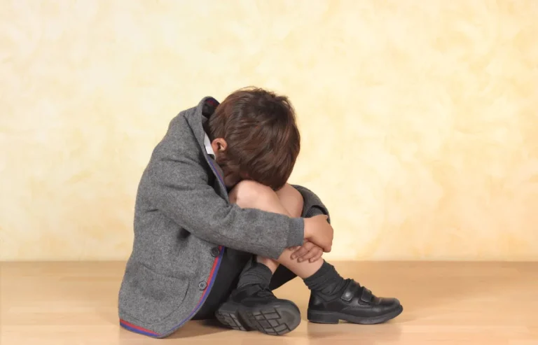 الطفولة المؤلمة لا تنتهي عند الذكريات… بل تُخزَّن في الجينات