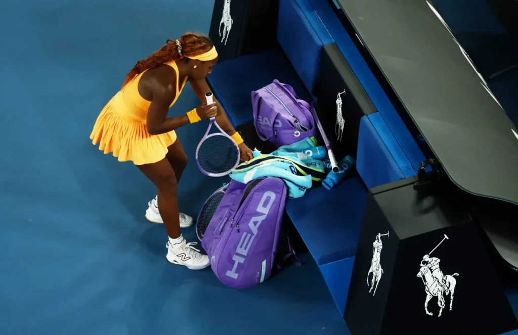 «أستراليا المفتوحة»: كوكو غوف الغاضبة تحطم مضربها