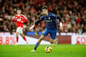 الاتحاد يواجه منافسة فرنسية على «بطل العالم» المغربي ياسر الزبيري