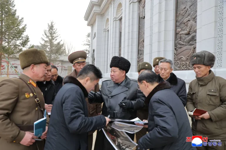 زعيم كوريا الشمالية يشيد بشجاعة جنوده الذين يقاتلون من أجل روسيا