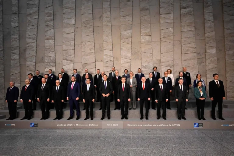 من قيادة الدعم إلى هندسة التفاوض: كيف تحوّل الدور الأميركي في أوكرانيا؟