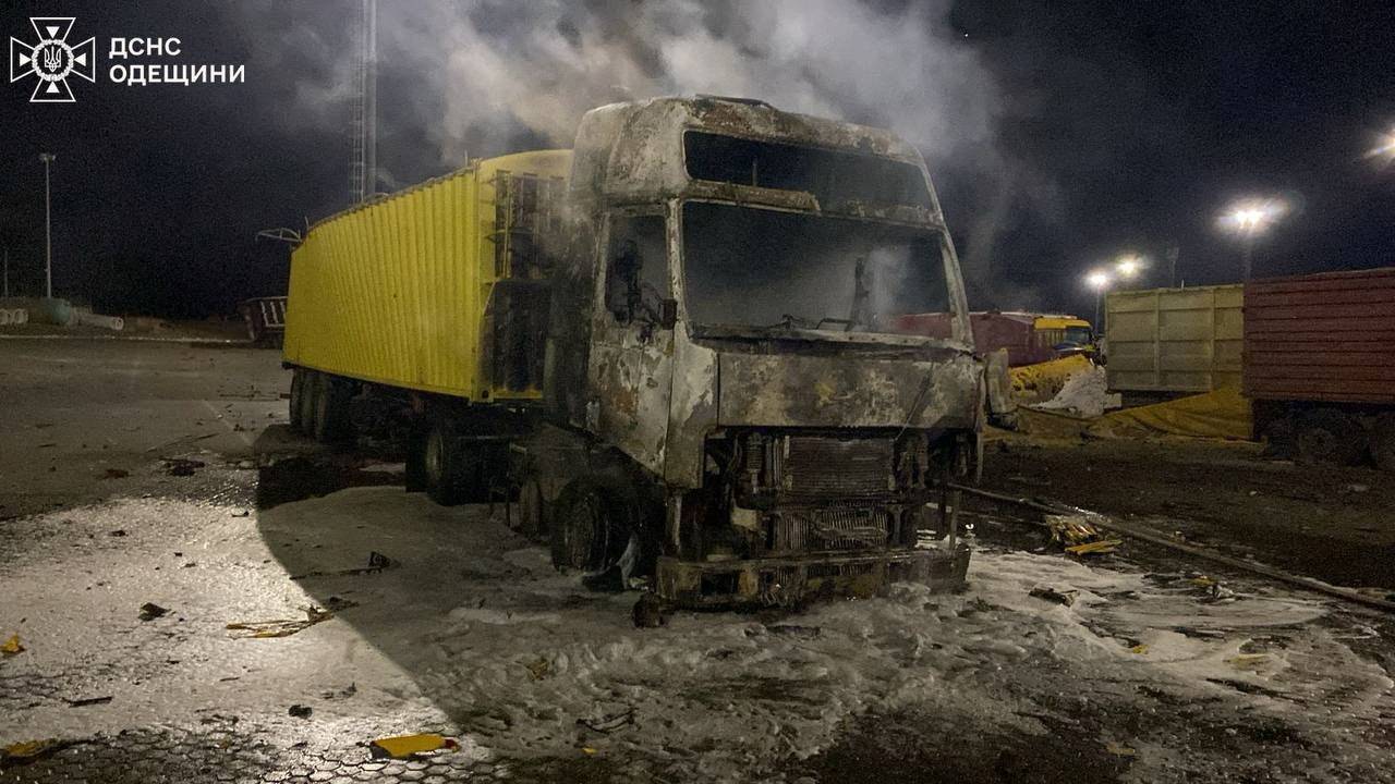 سيارة تحترق في أوديسا