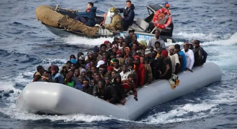 فقدان 18 مصرياً ووفاة 3 آخرين في غرق قارب هجرة غير شرعية