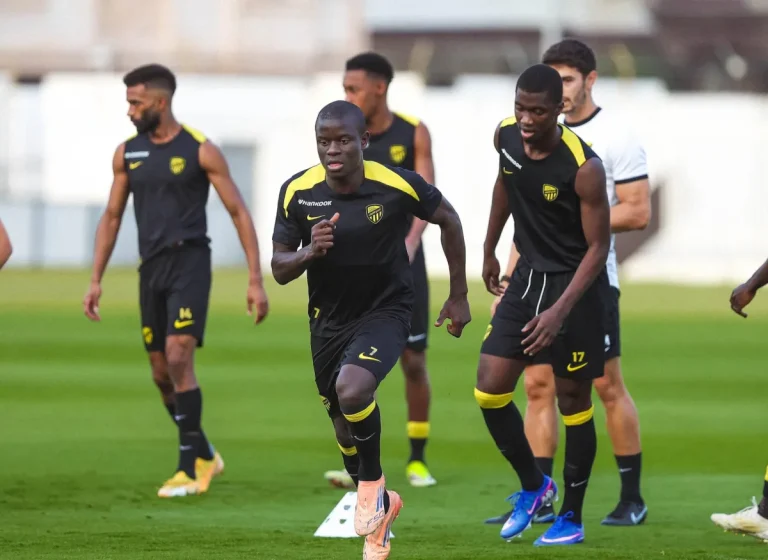 كانتي ووفد فنربخشة… اجتماع 45 دقيقة وابتسامة سعيدة