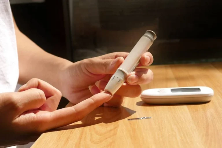 4 أطعمة ومشروبات يجب تجنب تناولها مع أدوية السكري