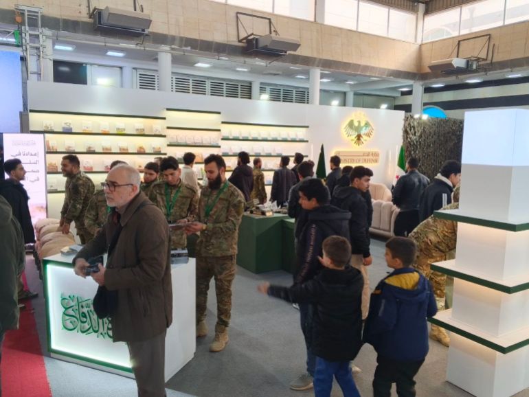 معرض دمشق الدولي للكتاب _جناح وزارة الدفاع_ الجزيرة نت