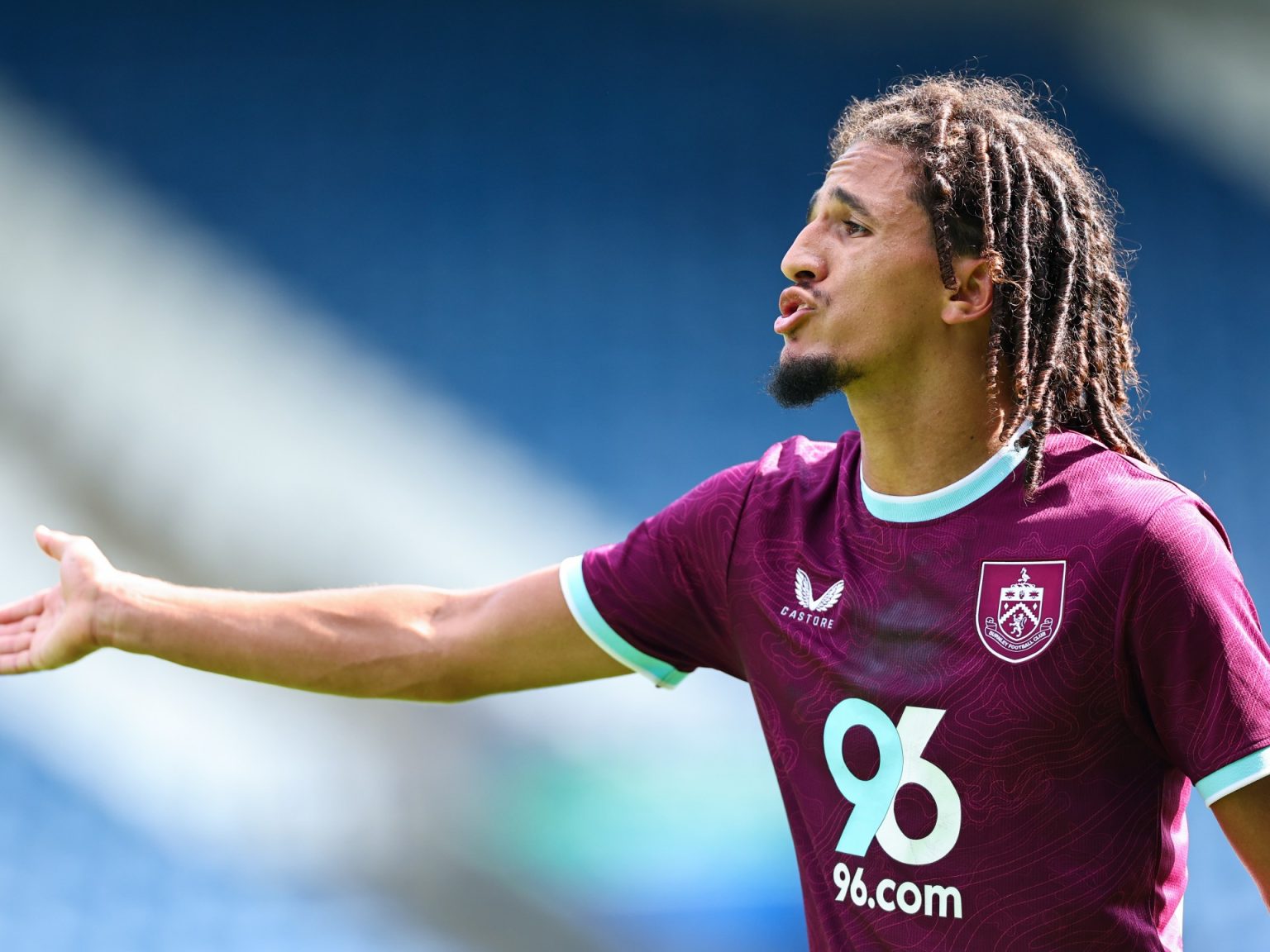 الاتحاد التونسي يدعم حنبعل المجبري ضد العنصرية