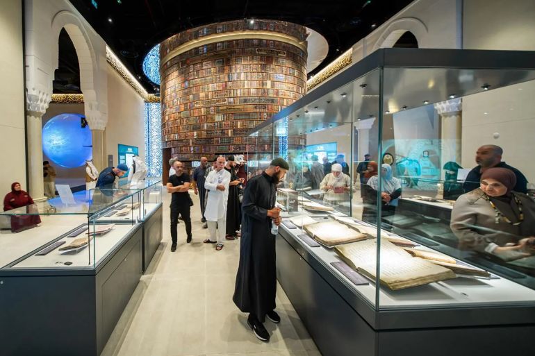 نسخة نادرة من "المصحف الأزرق في متحف القرآن الكريم في مكة المكرمة المصدر وكالة الأنباء السعودية واس
