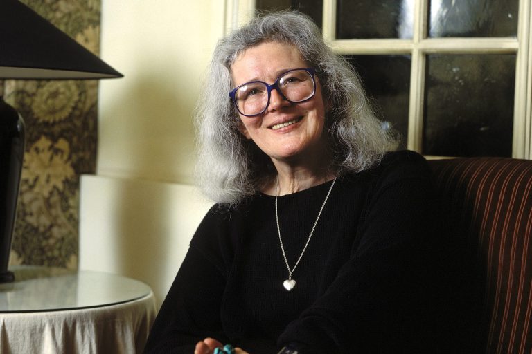 في ذكرى أنجيلا كارتر: “شهرزاد” التي ضاعت في الطريق إلينا