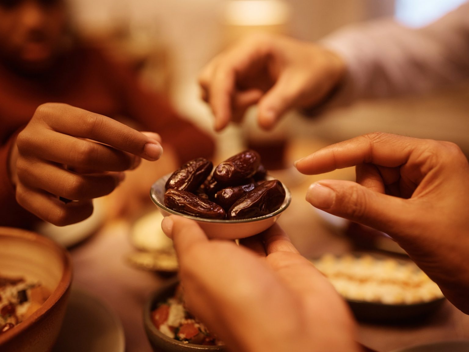 5 تطبيقات ذكية لإدارة مائدتك الرمضانية باحترافية