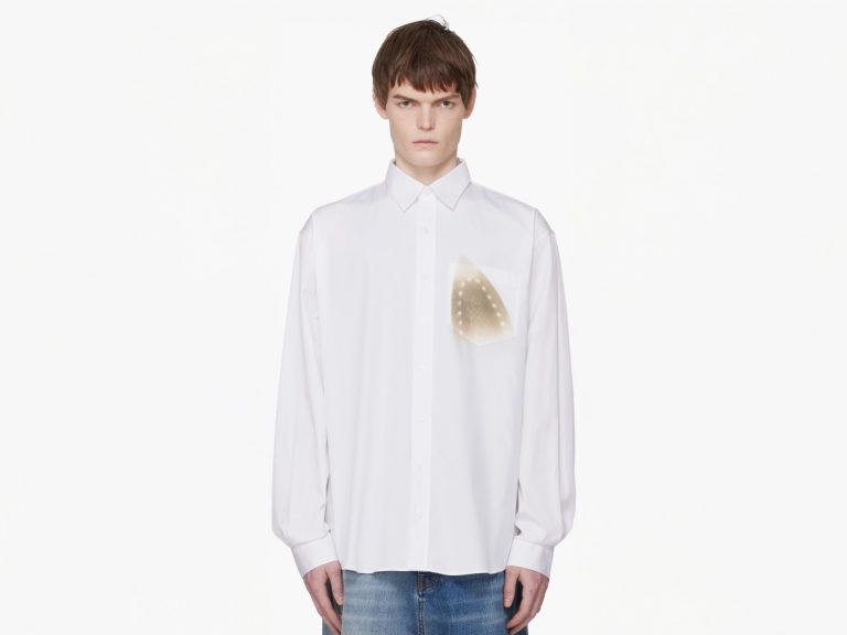 قميص محترق بـ1139 دولارا.. هل تفقد الموضة عقلها؟