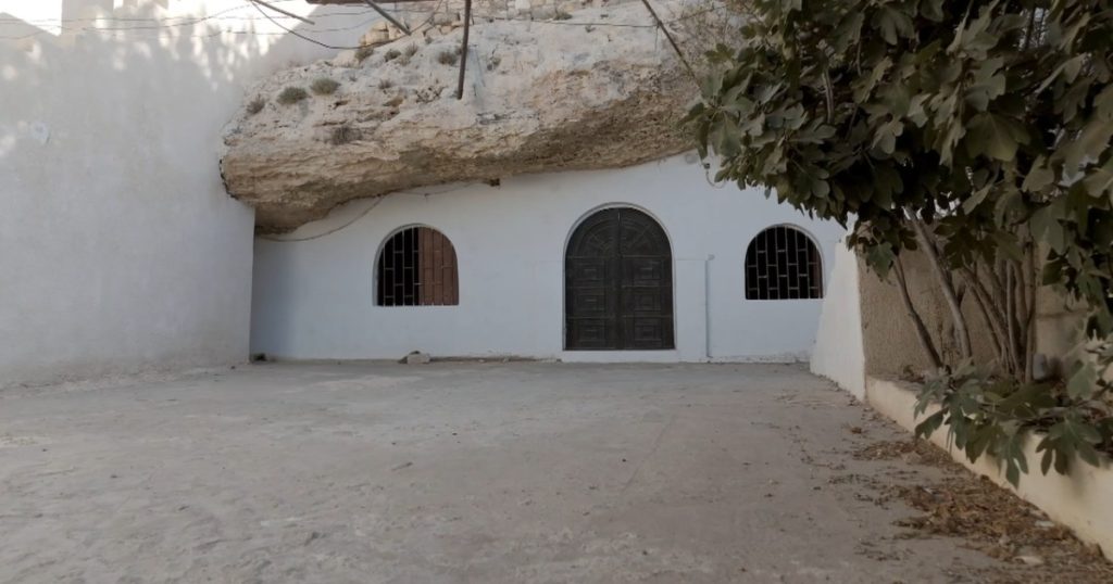 حكاية مسجد.. مسجد الكهف أو “زاوية درنة” الليبية