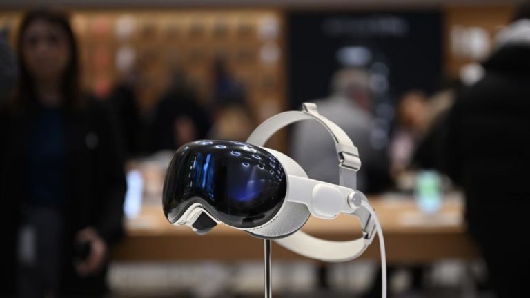 يوتيوب تطلق تطبيقها الأصلي لنظارة آبل بعد عامين من الترقب