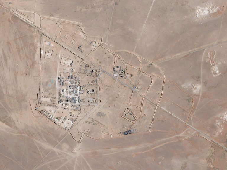 تحول في التوازنات.. دلالات الانسحاب الأمريكي من قاعدة التنف بسوريا