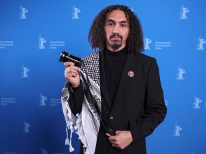 مهرجان برلين.. مخرج فلسطيني يتهم ألمانيا بالمساهمة في إبادة غزة ووزير يغادر