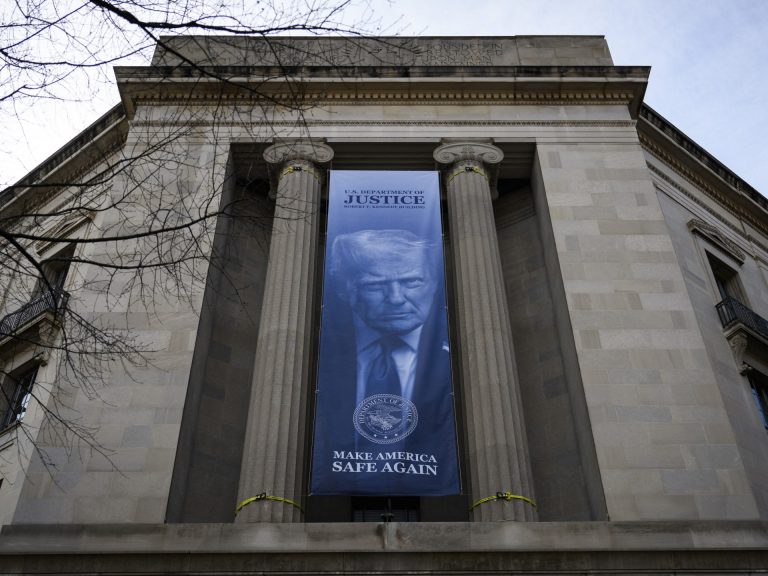 المحكمة العليا تكبح ترمب والرسوم تعود من بوابة بديلة