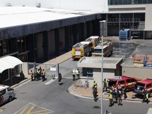 حريق في مطار كيب تاون الدولي يعطل الرحلات مؤقتا