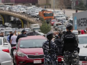 لبنان.. احتجاجات واسعة على زيادة الضرائب وأسعار الوقود