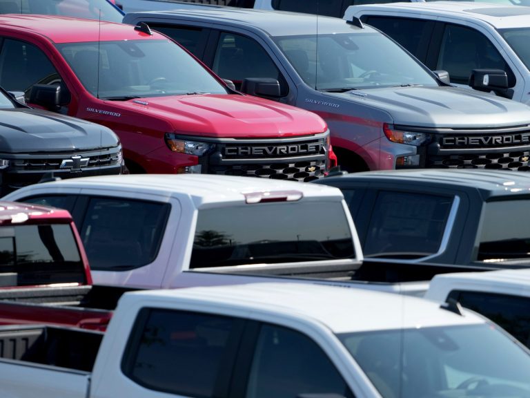 جنرال موتورز تستدعي آلاف الشاحنات والسيارات الرياضية