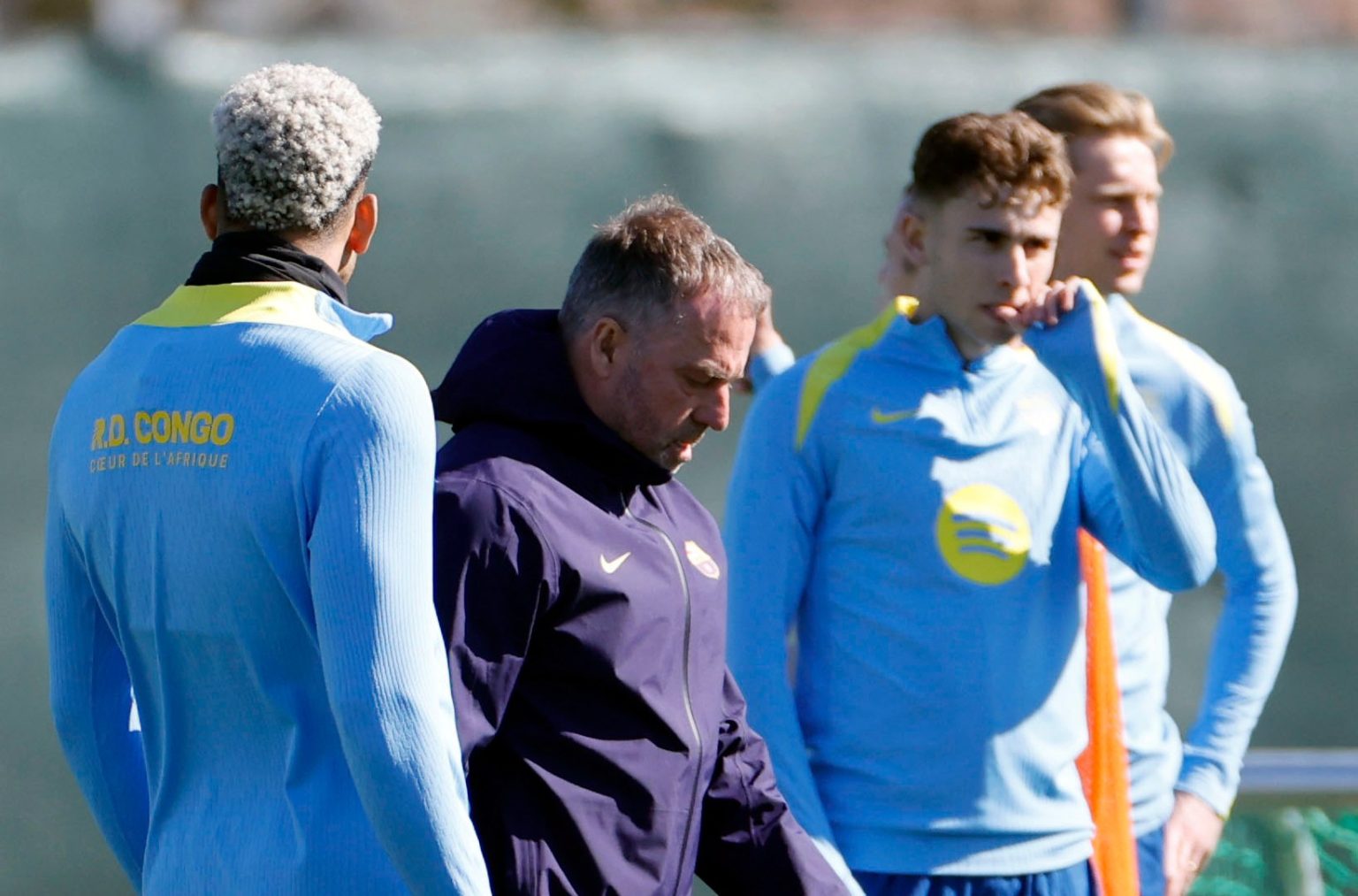 فليك يضبط غرفة ملابس برشلونة بغرامات فلكية