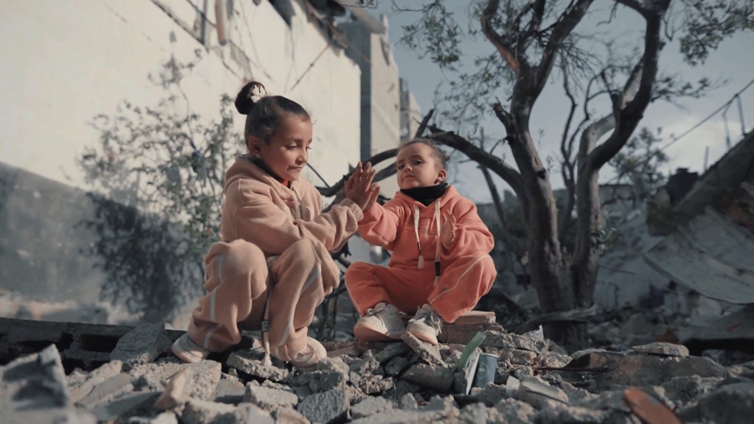 طفولة مبتورة وجيل بلا آباء.. غزة تواجه أكبر أزمة أيتام بالتاريخ الحديث