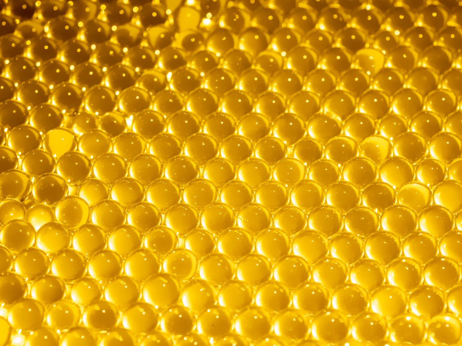 وداعا لهدر الضوء.. كرات ذهبية فائقة تحبس طاقة الشمس بكفاءة 90%