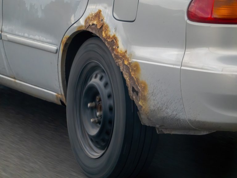 فحص سريع قبل الشراء قد ينقذ سيارتك من الصدأ