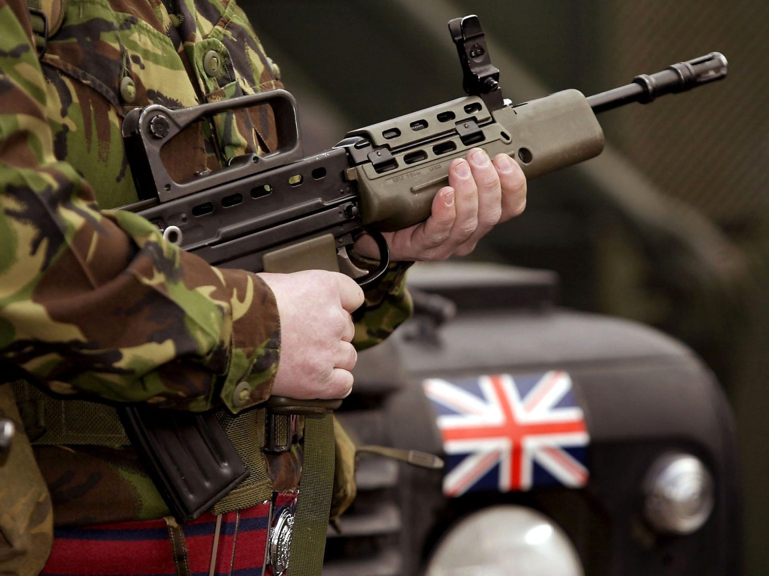 كاتب أمريكي: الجيش البريطاني يهوي إلى مستويات مثيرة للقلق