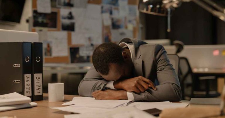 رصيد لوقت الأزمات.. ماذا تعرف عن “تخزين النوم”؟