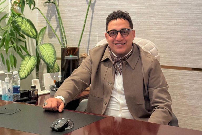 رغم وصية والدته.. رضا البحراوي يفاجئ جمهوره بالعودة للغناء