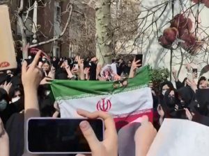 احتجاجات متجددة في جامعات طهران.. هل تمتد إلى الشارع؟