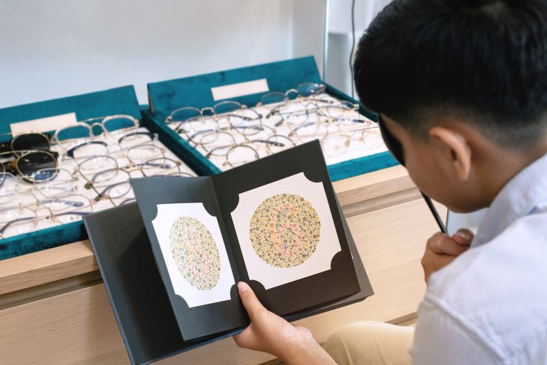 عمى الألوان يرفع معدل الوفيات بسرطان المثانة.. ما العلاقة؟