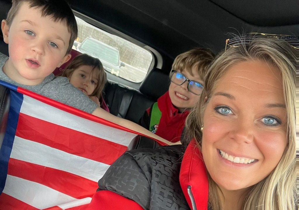 “إعصار من الدخان” ينهي حياة مذيعة رياضية وأطفالها الثلاثة في لحظات