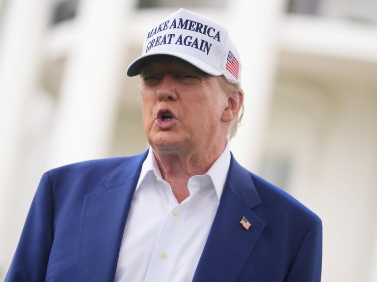 56 نجمة.. هل لمّح ترمب لزيادة عدد الولايات الأمريكية؟