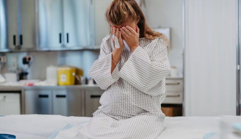 مخاض أمام القاضي.. ولادة قيصرية تشعل جدلا قانونيا في أمريكا