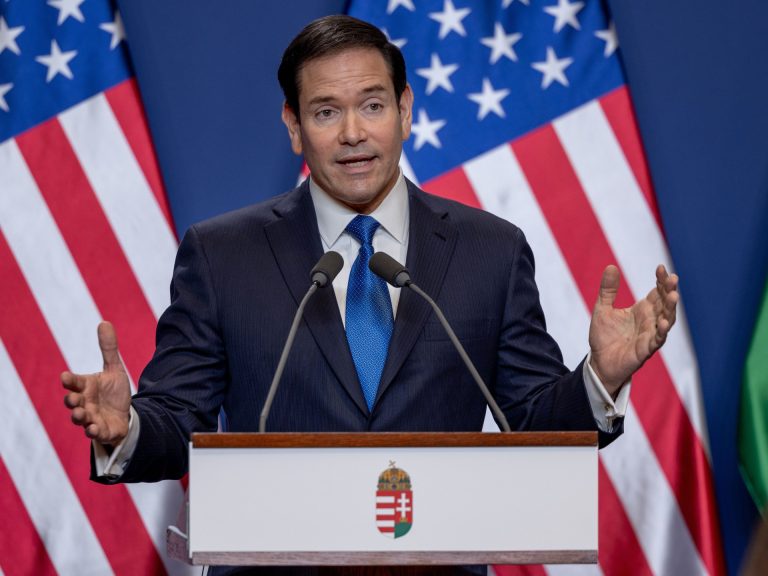 خبراء: إيران جديدة بلا حرس ثوري أمر بالغ الصعوبة